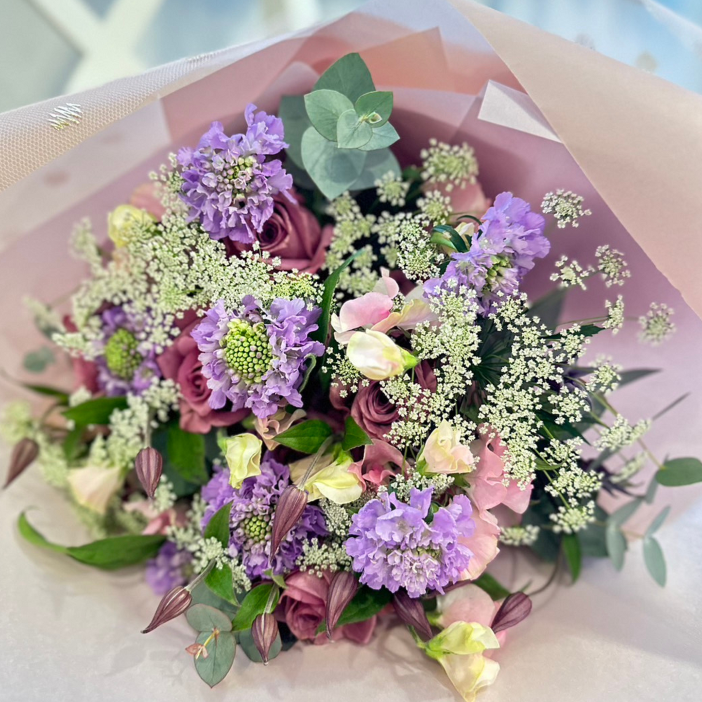 季節の花束と指輪のセット
